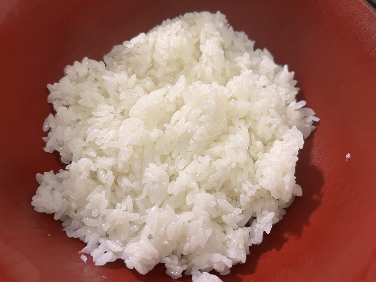 水多めで炊飯。粒がしっかり立ち、ベチャつきなし